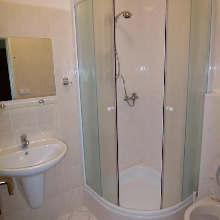 U Lanovky Apartment *